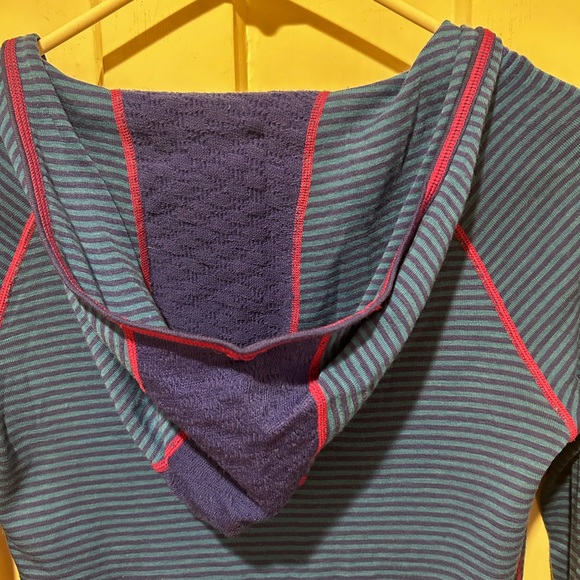 Dakini merino wool base layer with hood - Picture 5 of 7